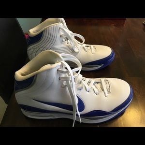 Never worn Nike Women’s blue Chip Size 12